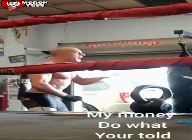 Video :Even though this fighter is keen to destroy his opponent, things don't work out that way!